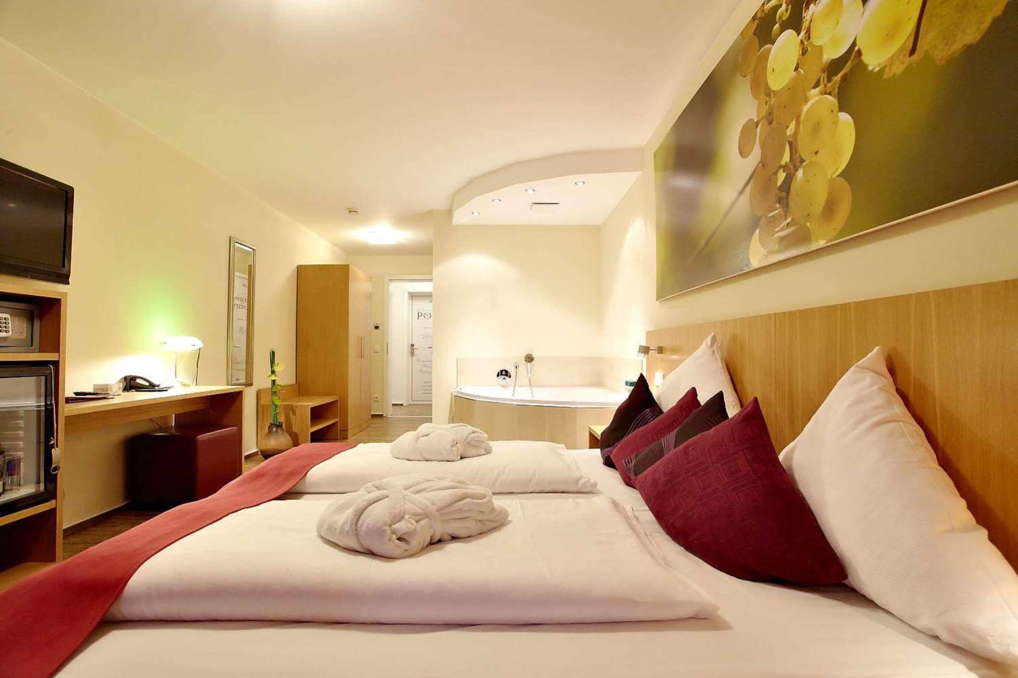 Christiana'S Wein & Art Hotel Бернкастель-Кюс Экстерьер фото
